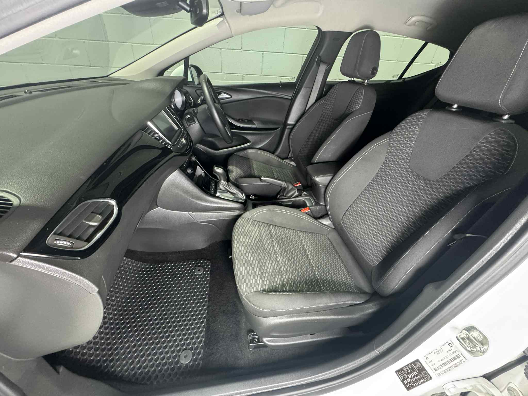 b4275956-31fe-4a84-b56d-8603e047b131